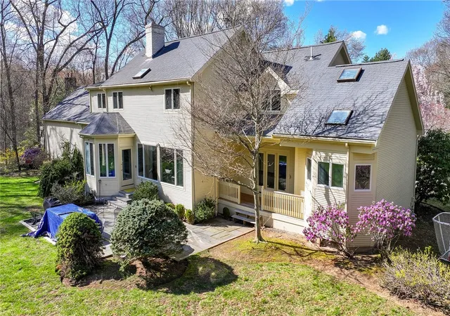 Photo 3 of Mansion for sale at 40 Suffolk Way, Lincoln, RI 02865 | MLS# 1421988 | Listing updated on 2026-09-11