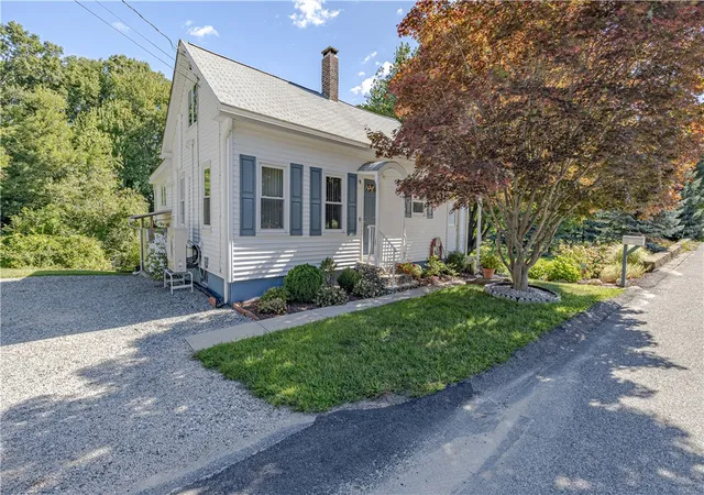 Photo 3 of Single family home for sale at 737 Putnam Pike, Greenville, RI 02828 | MLS# 1421952 | Listing updated on 2026-09-10