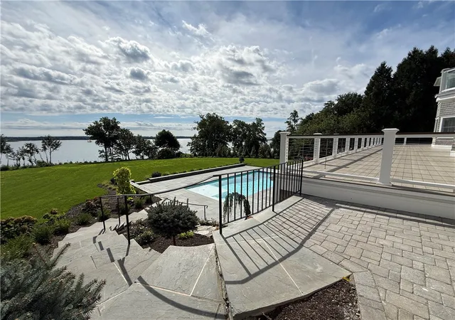Photo 3 of Single family home for sale at 125 Heidi Dr, Portsmouth, RI 02871 | MLS# 1422034 | Listing updated on 2026-09-11