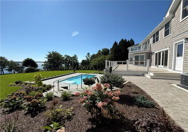 Photo 4 of Single family home for sale at 125 Heidi Dr, Portsmouth, RI 02871 | MLS# 1422034 | Listing updated on 2026-09-11