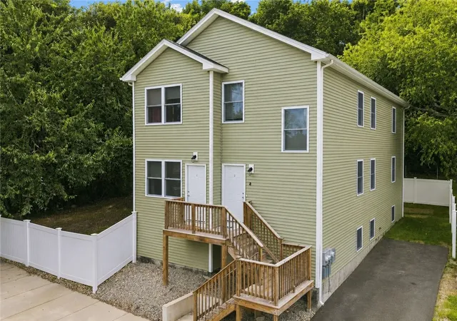 Photo 3 of Sale Pending at 4 Cutler St, Providence, RI 02909 | MLS# 1422082 | Listing updated on 2026-09-14