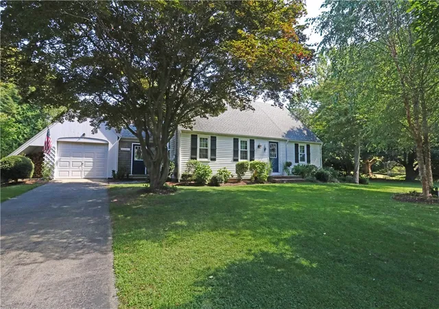 Photo 2 of Single family home for sale at 5 North Dr, Middletown, RI 02842 | MLS# 1422086 | Listing updated on 2026-09-24