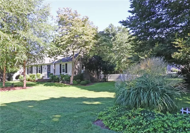 Photo 3 of Single family home for sale at 5 North Dr, Middletown, RI 02842 | MLS# 1422086 | Listing updated on 2026-09-24