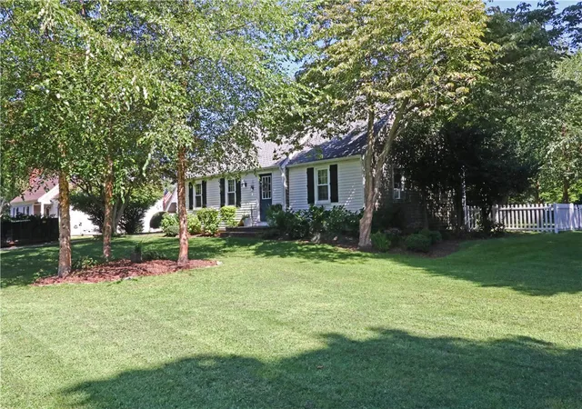 Photo 3 of Single family home for sale at 5 North Dr, Middletown, RI 02842 | MLS# 1422086 | Listing updated on 2026-09-24