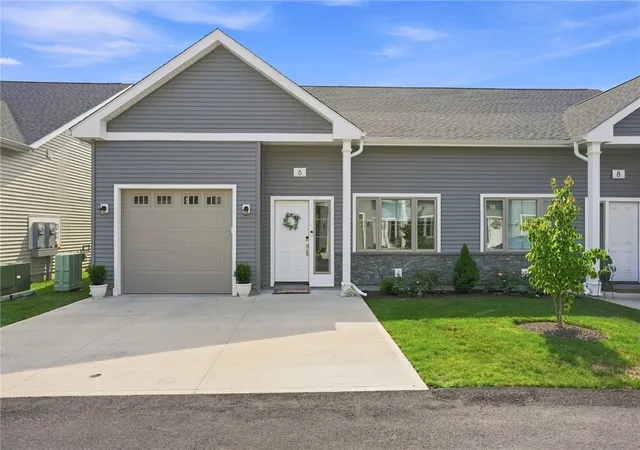 Photo 2 of Condo for sale at 6 W Valley Cir, West Warwick, RI 02893 | MLS# 1422048 | Listing updated on 2026-09-12