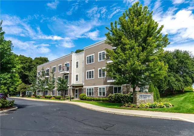 Photo 3 of Sale Pending at 1001 Main St #12, East Greenwich, RI 02818 | MLS# 1422040 | Listing updated on 2026-09-03