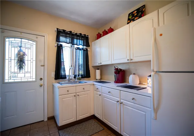 Photo 3 of Single family home for sale at 21 Madison St, Warwick, RI 02888 | MLS# 1422172 | Listing updated on 2026-09-14