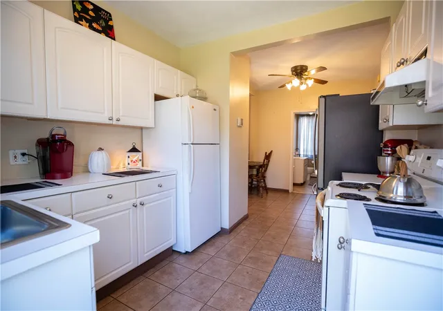 Photo 3 of Single family home for sale at 21 Madison St, Warwick, RI 02888 | MLS# 1422172 | Listing updated on 2026-09-14