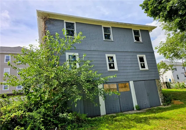 Photo 4 of Multi family home for sale at 668 Grove St, Woonsocket, RI 02895 | MLS# 1422169 | Listing updated on 2026-09-12