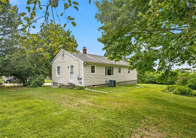 Photo 3 of Single family home for sale at 63 Bourbon St, Portsmouth, RI 02871 | MLS# 1422004 | Listing updated on 2026-10-05