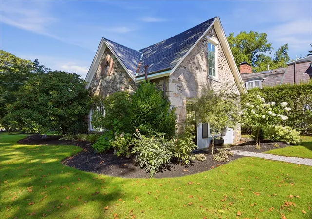 Photo 2 of Sale Pending at 453 Bellevue Ave #CH, Newport, RI 02840 | MLS# 1422061 | Listing updated on 2026-09-14