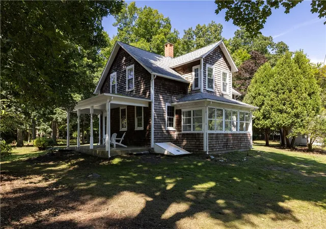Photo 4 of Single family home for sale at 46 Carr Ln, Jamestown, RI 02835 | MLS# 1422233 | Listing updated on 2026-09-13