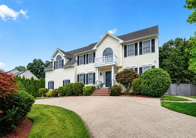 Photo 1 of Single family home for sale at 5 Lincoln Meadows Dr, Lincoln, RI 02865 | MLS# 1422271 | Listing updated on 2026-10-07