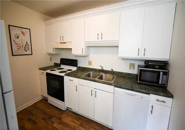 Photo 3 of Sale Pending at 23 Village Ct, West Warwick, RI 02893 | MLS# 1422265 | Listing updated on 2026-09-30