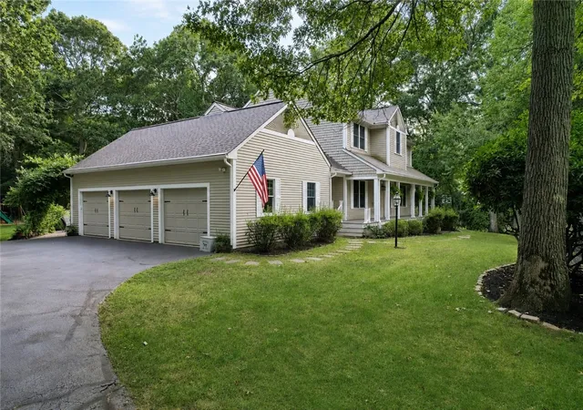 Photo 3 of Single family home for sale at 109 Woodridge Dr, Saunderstown, RI 02874 | MLS# 1422266 | Listing updated on 2026-09-13