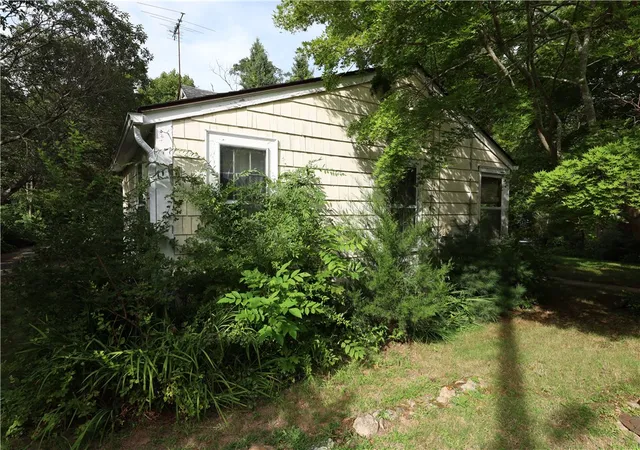 Photo 3 of Single family home for sale at 77 Winter St, Wakefield, RI 02879 | MLS# 1422070 | Listing updated on 2026-09-13