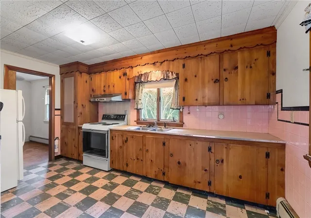 Photo 3 of Sale Pending at 5 Robert Ave, Portsmouth, RI 02871 | MLS# 1422326 | Listing updated on 2026-09-14