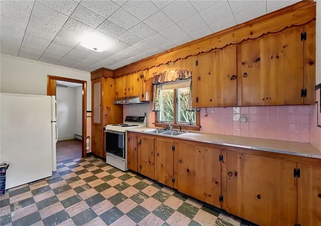 Photo 3 of Sale Pending at 5 Robert Ave, Portsmouth, RI 02871 | MLS# 1422326 | Listing updated on 2026-09-14