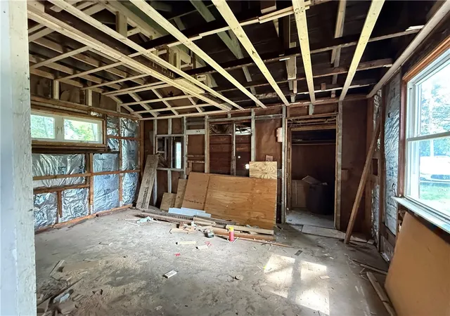 Photo 3 of Single family home for sale at 165 Canfield Ave, Warwick, RI 02889 | MLS# 1422320 | Listing updated on 2026-10-03
