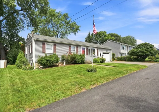 Photo 4 of Sale Pending at 10 Grant St, West Warwick, RI 02893 | MLS# 1422374 | Listing updated on 2026-09-12
