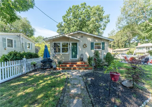 Photo 1 of Single family home for sale at 4 Wake Robin Trl, Saunderstown, RI 02874 | MLS# 1421677 | Listing updated on 2026-09-12