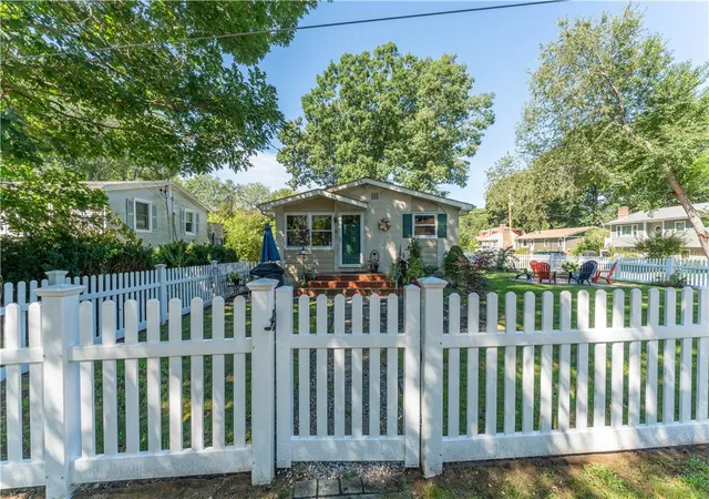 Photo 2 of Single family home for sale at 4 Wake Robin Trl, Saunderstown, RI 02874 | MLS# 1421677 | Listing updated on 2026-09-12