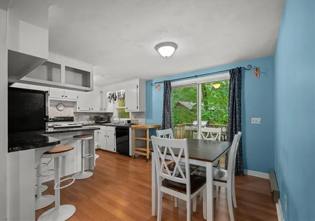 Photo 2 of Single family home for sale at 10 Bow Run, Narragansett, RI 02874 | MLS# 1421541 | Listing updated on 2026-09-14