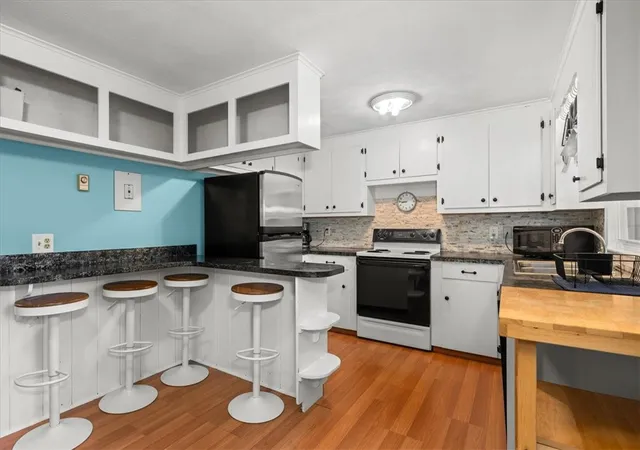 Photo 3 of Single family home for sale at 10 Bow Run, Narragansett, RI 02874 | MLS# 1421541 | Listing updated on 2026-09-14