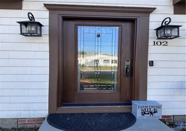 Photo 3 of Sale Pending at 102 Hillard Ave, Warwick, RI 02886 | MLS# 1422412 | Listing updated on 2026-09-19