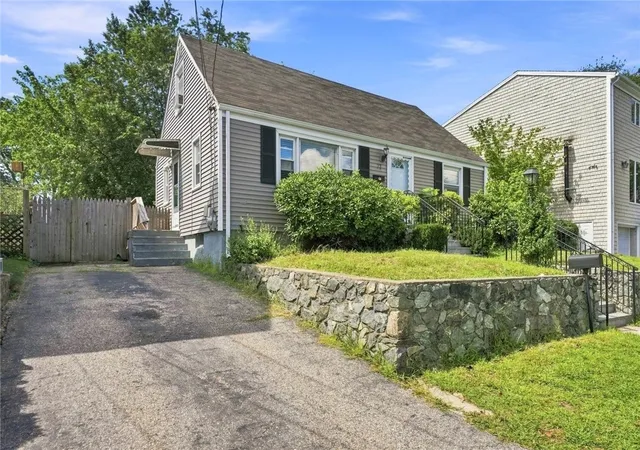 Photo 2 of Single family home for sale at 71 Ash Ave, Cranston, RI 02910 | MLS# 1422419 | Listing updated on 2026-09-13