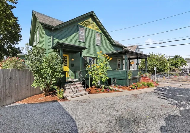 Photo 3 of Sale Pending at 307 Main St, Warren, RI 02885 | MLS# 1422422 | Listing updated on 2026-10-01