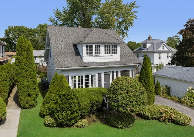 Photo 3 of Sale Pending at 13 Manchester St, Warwick, RI 02888 | MLS# 1422397 | Listing updated on 2026-09-13