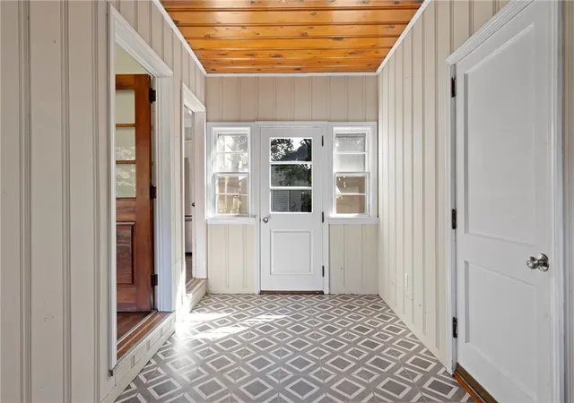 Photo 4 of Single family home for sale at 16 Garden St, Portsmouth, RI 02871 | MLS# 1416905 | Listing updated on 2026-09-12