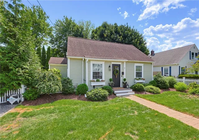Photo 2 of Single family home for sale at 7 Whipple Ave, Barrington, RI 02806 | MLS# 1421107 | Listing updated on 2026-09-30