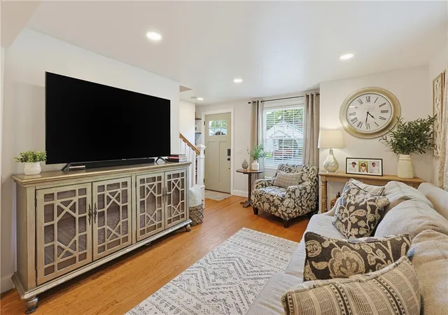 Photo 3 of Single family home for sale at 7 Whipple Ave, Barrington, RI 02806 | MLS# 1421107 | Listing updated on 2026-09-30