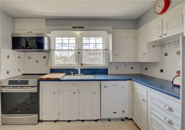 Photo 3 of Sale Pending at 343 Turner Rd, Middletown, RI 02842 | MLS# 1422140 | Listing updated on 2026-10-06