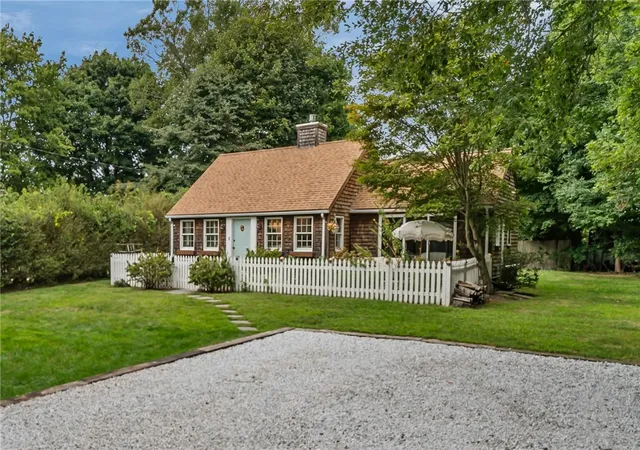 Photo 2 of Single family home for sale at 76 Nautilus St, Jamestown, RI 02835 | MLS# 1422485 | Listing updated on 2026-10-05