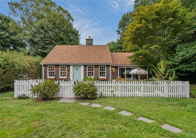 Photo 3 of Single family home for sale at 76 Nautilus St, Jamestown, RI 02835 | MLS# 1422485 | Listing updated on 2026-10-05