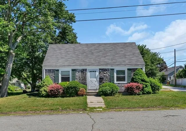 Single family home for sale at 101 Hazard Ave, East Providence, RI 02914 | MLS# 1422583