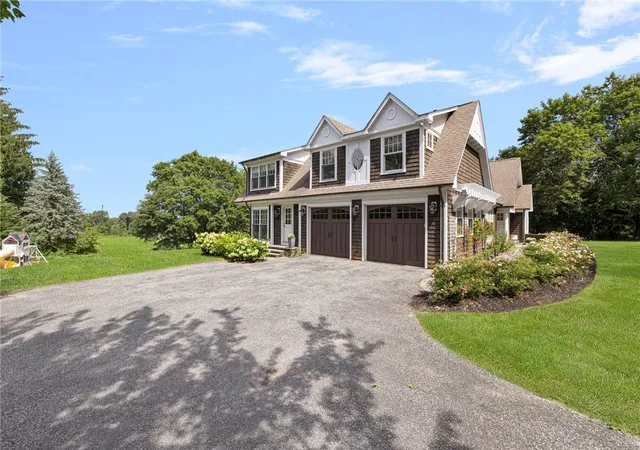 Photo 3 of Sale Pending at 543 Woonsocket Hl Rd, North Smithfield, RI 02896 | MLS# 1422599 | Listing updated on 2026-09-29