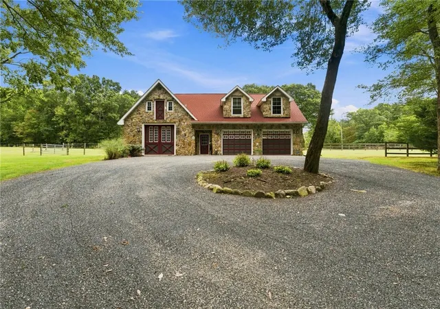 Photo 4 of Single family home for sale at 835 Snake Hl Rd, North Scituate, RI 02857 | MLS# 1422691 | Listing updated on 2026-09-11