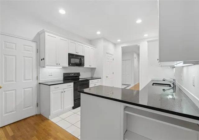Photo 4 of Condo for sale at 170 Pine Glen Dr, East Greenwich, RI 02818 | MLS# 1422745 | Listing updated on 2026-09-14