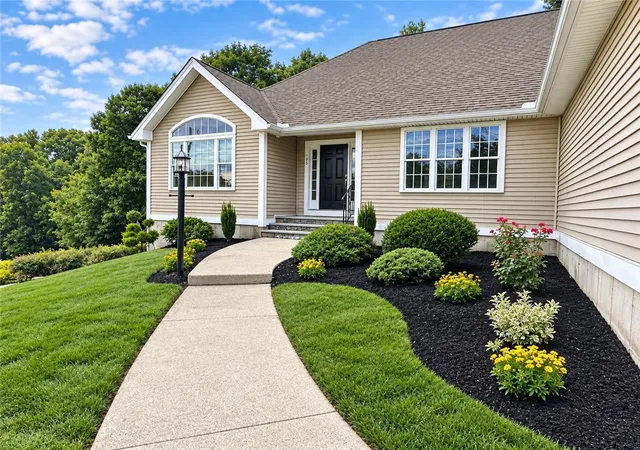 Photo 2 of Single family home for sale at 125 West Rd, Cumberland, RI 02864 | MLS# 1422766 | Listing updated on 2026-09-10
