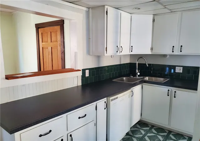 Photo 3 of Multi family home for sale at 7 Union St, Warren, RI 02885 | MLS# 1422186 | Listing updated on 2026-09-10