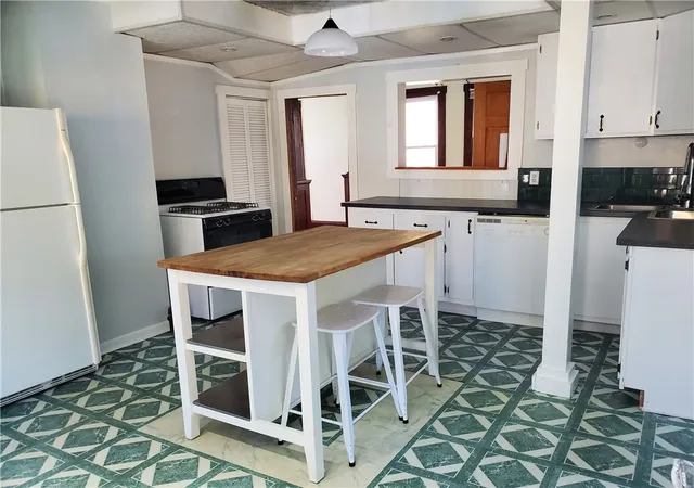 Photo 4 of Multi family home for sale at 7 Union St, Warren, RI 02885 | MLS# 1422186 | Listing updated on 2026-09-10