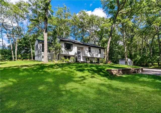 Photo 2 of Single family home for sale at 433 Gravelly Hl Rd, Wakefield, RI 02879 | MLS# 1422690 | Listing updated on 2026-10-03
