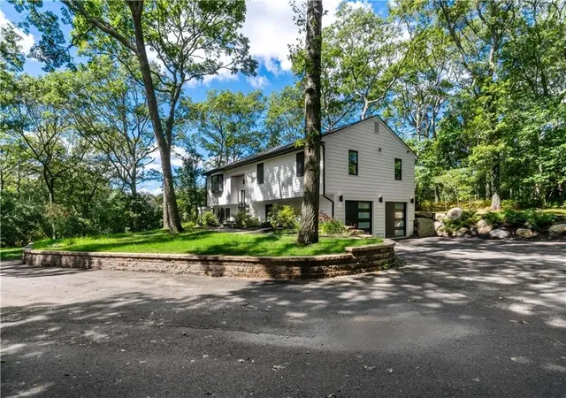 Photo 3 of Single family home for sale at 433 Gravelly Hl Rd, Wakefield, RI 02879 | MLS# 1422690 | Listing updated on 2026-10-03