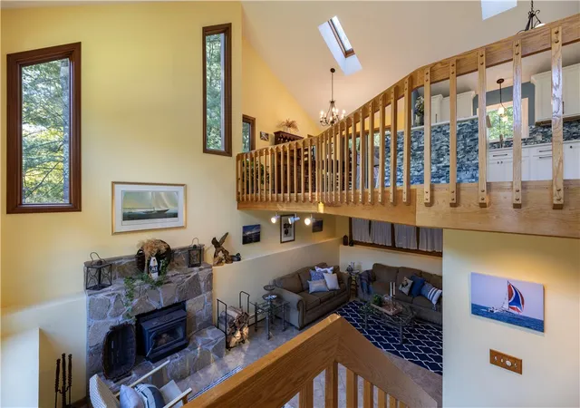 Photo 4 of Single family home for sale at 8 Robin Dr, North Kingstown, RI 02852 | MLS# 1422839 | Listing updated on 2026-09-11