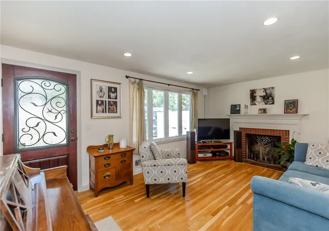Photo 2 of Single family home for sale at 108 Elmwood Dr, North Kingstown, RI 02852 | MLS# 1420963 | Listing updated on 2026-10-03