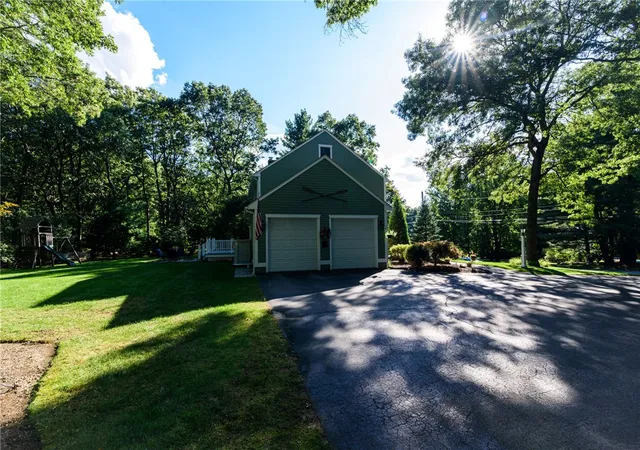 Photo 4 of Single family home for sale at 46 Misty Oak Dr, East Greenwich, RI 02818 | MLS# 1422647 | Listing updated on 2026-09-14